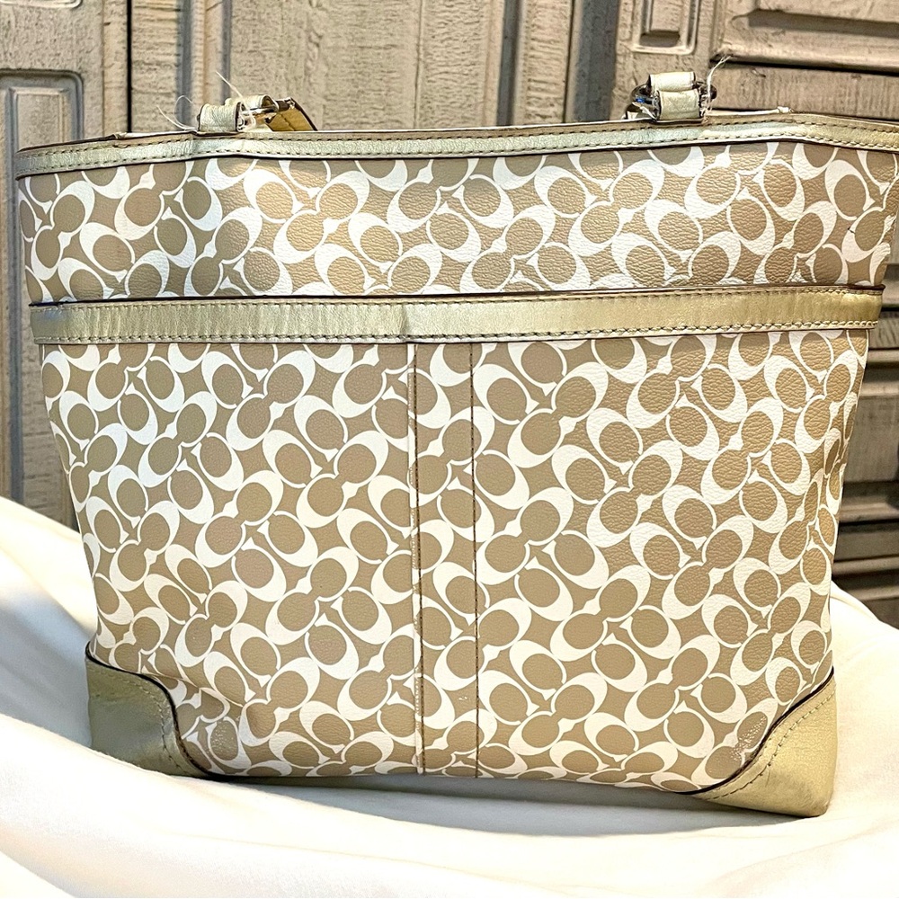 *EUC* COACH Heritage Chelsea Signature Shoulder Tote Bag/Purse - White & Gold - Picture 3 of 16